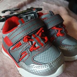 Athletic Works Kids Sneakers in Gray and Red